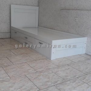 تخت تک نفره و ۲نفره دارای رنگ بندی چوب و رنگ بندی لمسه دارای ۲سال ضمانت