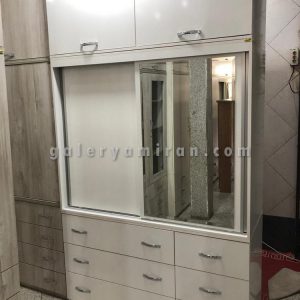 کمد عرض۱۴۰درب ریلی عمق۵۵ ارتفاع۲۴۰ سه تکه و دارای رنگ بندی