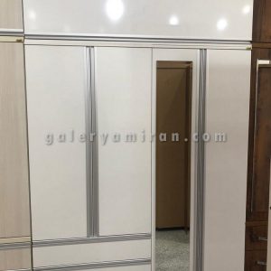 کمد عرض۱۵۰عمق۵۲ ارتفاع۲۴۰ سه تکه و دارای رنگ بندی