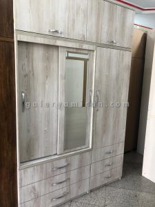 کمد عرض۱۵۰عمق۵۵ ارتفاع ۲۴۰ سه تکه و دارای رنگ بندی